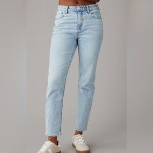 American Eagle Strigid Mom Jeans